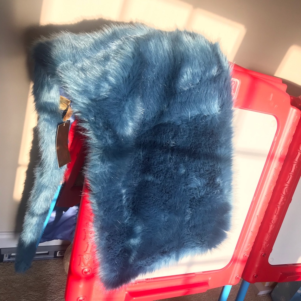 Blue faux fur shawl